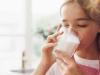 la leche de cereales para los niños