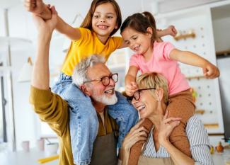 La importancia de la relación entre abuelos y nietos