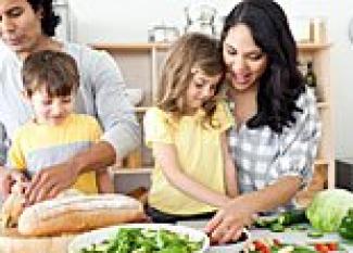 Cocinar con los niños, diversión con las tareas domésticas