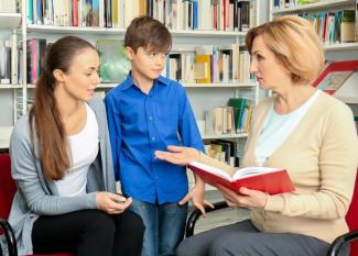 La relación entre el profesores, padres y niños