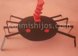 Araña de Halloween. Manualidades con papel