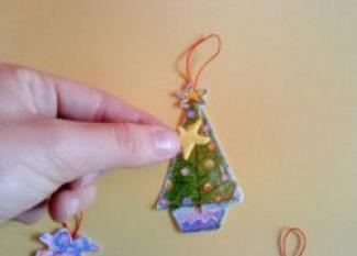 Adornos de Navidad para el árbol. Manualidades infantiles de papel