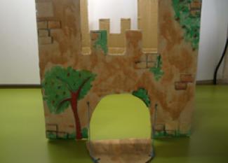 Castillo de cartón. Manualidad de reciclaje para niños