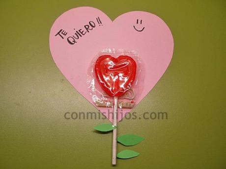 Tarjeta piruleta para regalar y felicitar. Manualidades para niños