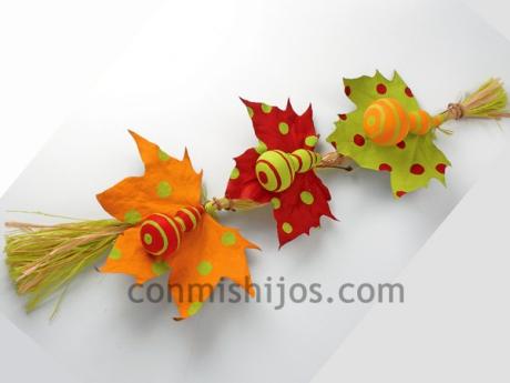 Móvil de hojas y calabazas. Manualidades de decoración para los niños