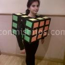 Disfraz de cubo de Rubik. Manualidad de Carnaval para hacer con niños