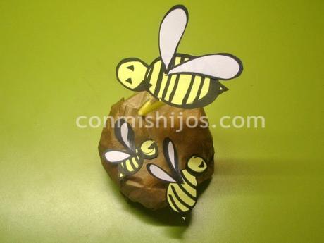 Colmena con abejas, manualidad de papel