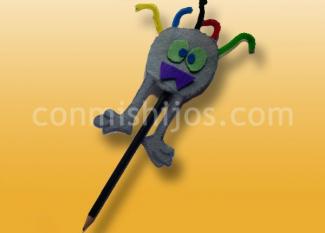 Muñeco monstruo para el lápiz. Manualidades de Halloween para niños