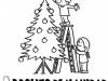 Niños decorando el árbol de Navidad. Imágenes gratis