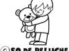 Dibujo de un niño abrazando su oso de peluche para colorear