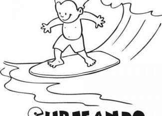 Niño surfeando
