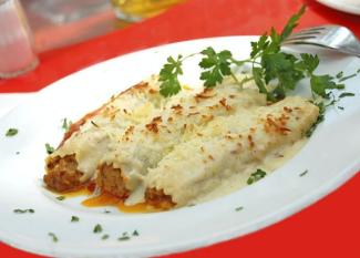 Canelones con salchichas, receta tradicional para los niños