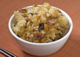 Arroz con salchichas, receta tradicional infantil