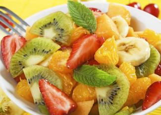 Macedonia de fresa, postre sano de frutas para niños