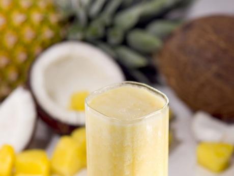 Batido de coco. Bebida refrescante para niños