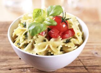 Recetas de ensaladas. Pasta con albahaca para niños