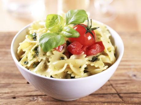 Recetas de ensaladas. Pasta con albahaca para niños