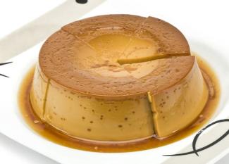 Flan al caramelo. Recetas tradicionales para niños