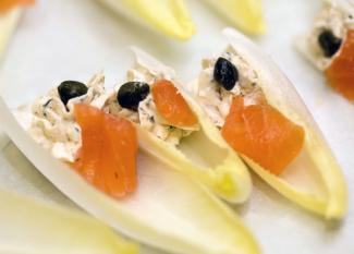 Canapés de gambas y salmón, receta fácil para niños