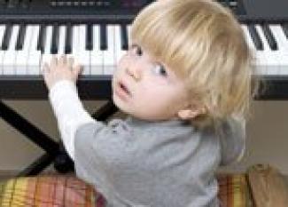 Instrumentos musicales para niños. El piano