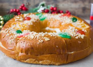 Roscón de Reyes relleno con nata