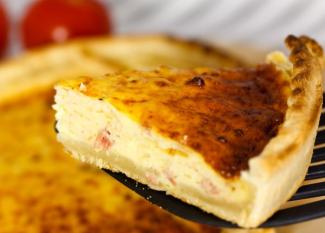 Quiche de jamón y queso para niños. Recetas fáciles