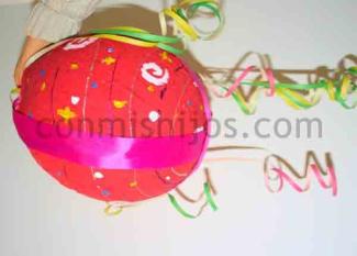 Piñata de cumpleaños. Manualidades de papel maché para niños