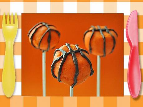 Cakepops de balón de baloncesto con chocolate y naranja