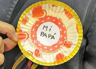 Medalla para papá. Manualidad infantil con papel