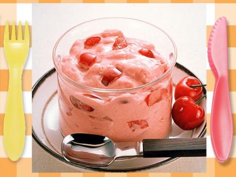 Mousse de cerezas. Postre con frutas para niños