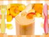 Smoothie de melocotón y plátano. Postres con frutas para niños