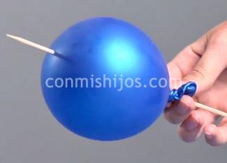 Cómo pinchar un globo sin que explote. Experimento para niños