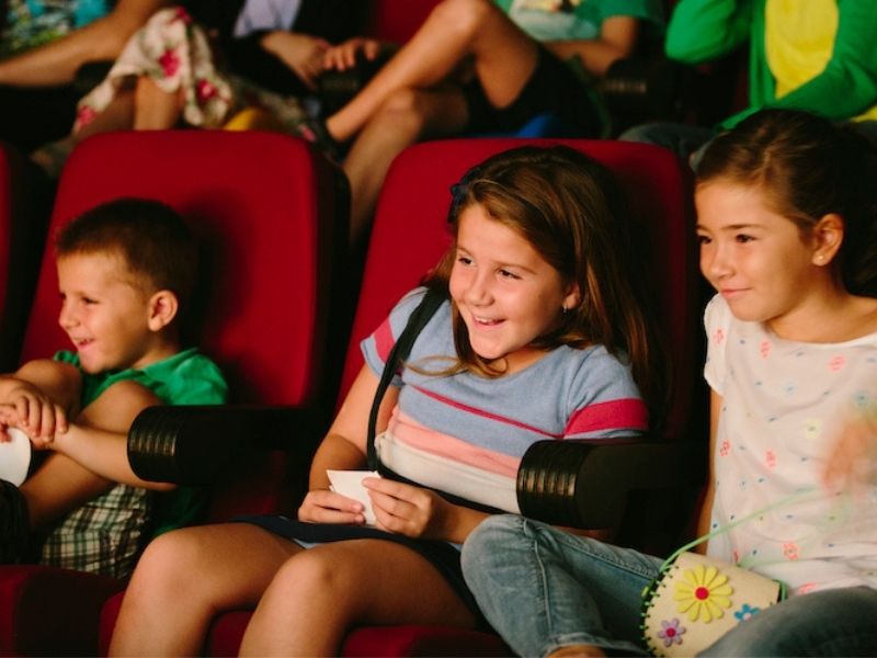 niños en el teatro 