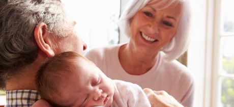 el papel de los abuelos tras el parto