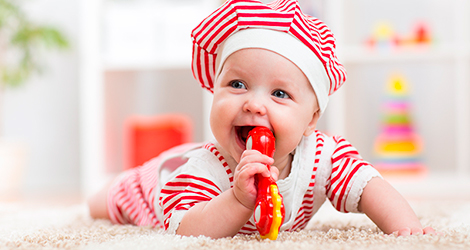 Beneficios para el bebé de jugar con un sonajero