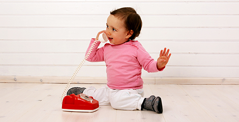 Por a mi bebé le gusta tanto hablar por teléfono?