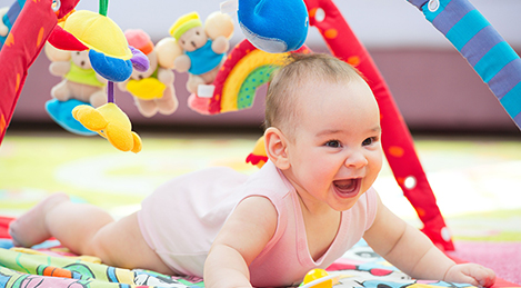 Qué juguete necesita un bebé de 6 meses