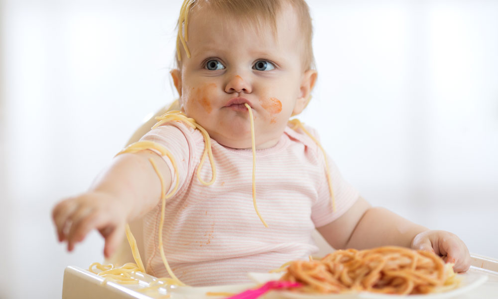 cuándo puede comer solo el bebé