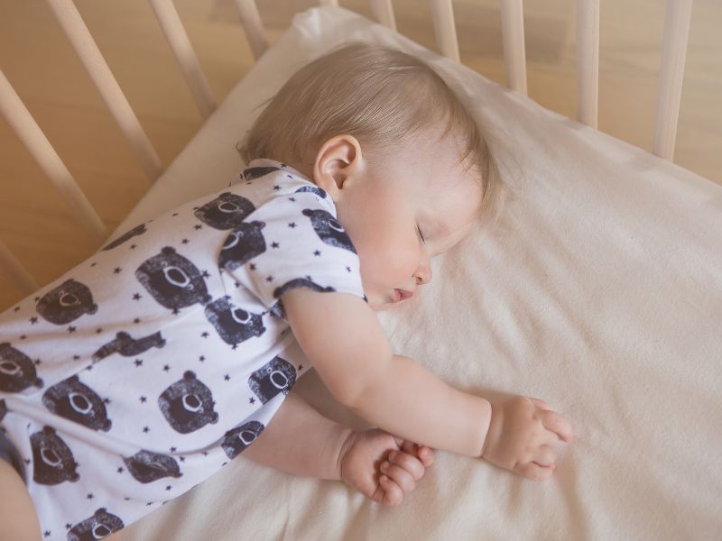 como ayudar a dormir a tu bebé en verano