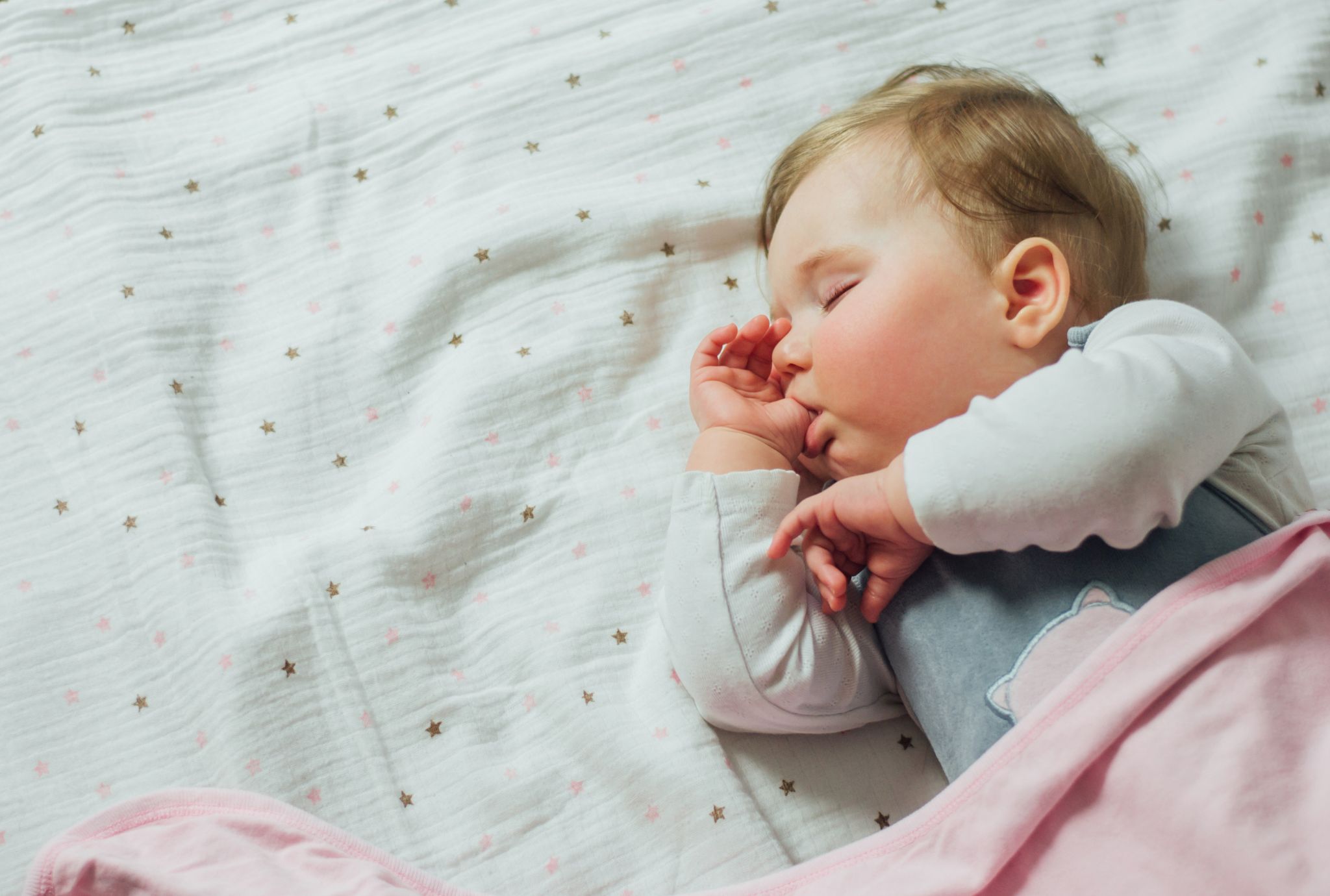 Por qué mi hijo se chupa el dedo Por qué mi hijo se chupa el dedo