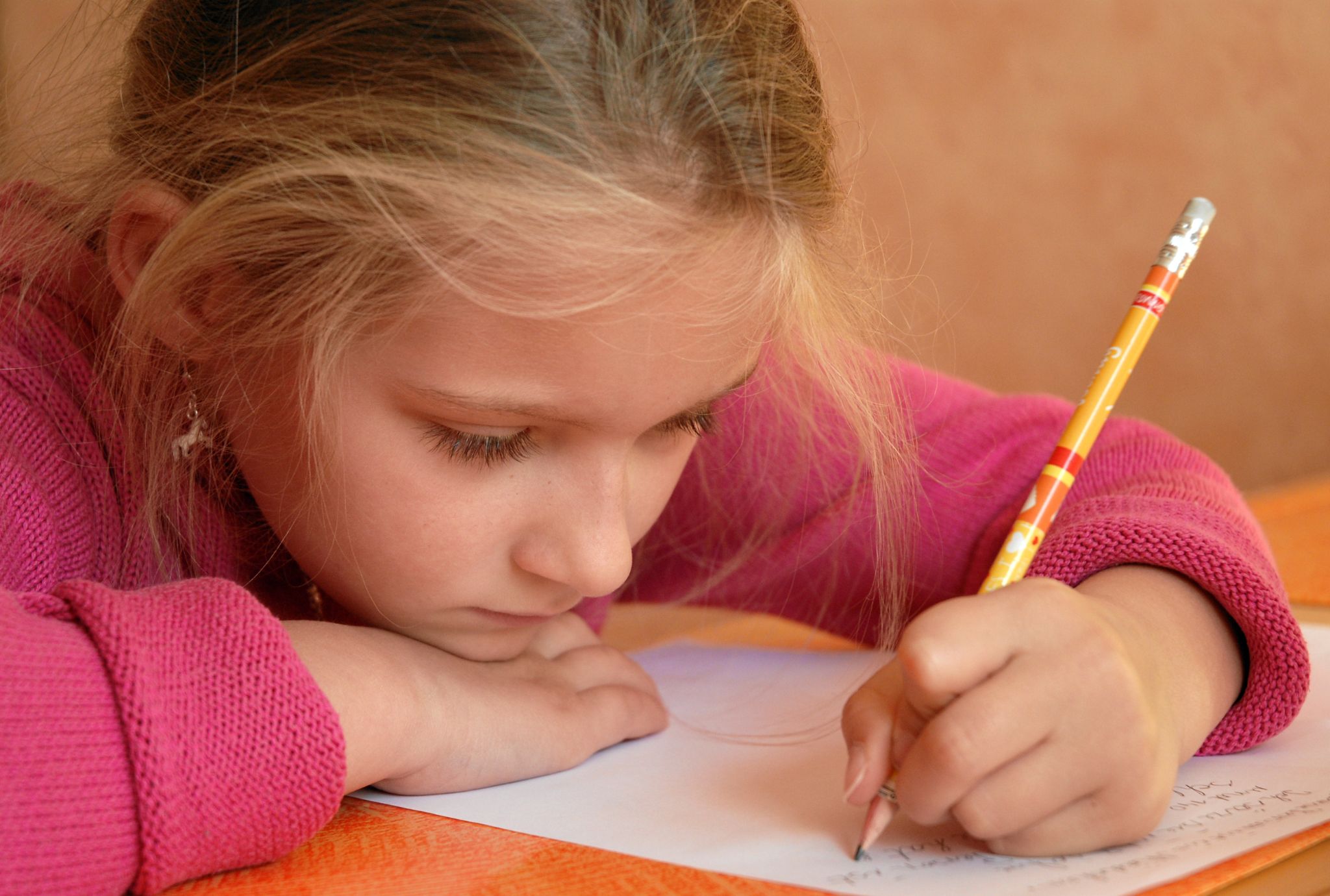 Beneficios de escribir a mano para los niños