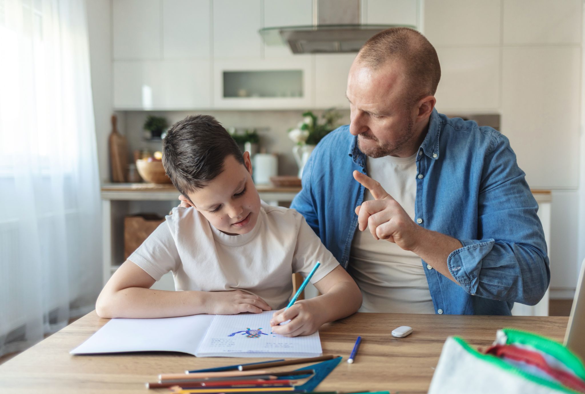 hacer los deberes con los niños