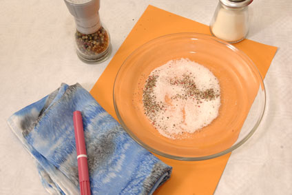  Experimento infantil para mezclar y separar sal y pimienta paso 2
