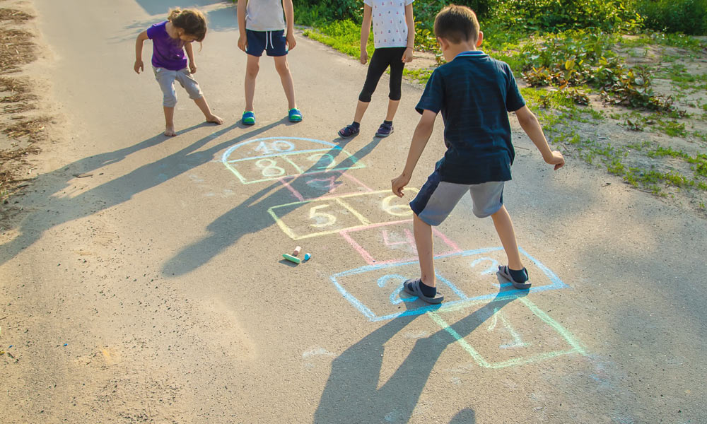 Juego de la Rayuela. Cómo jugar niños