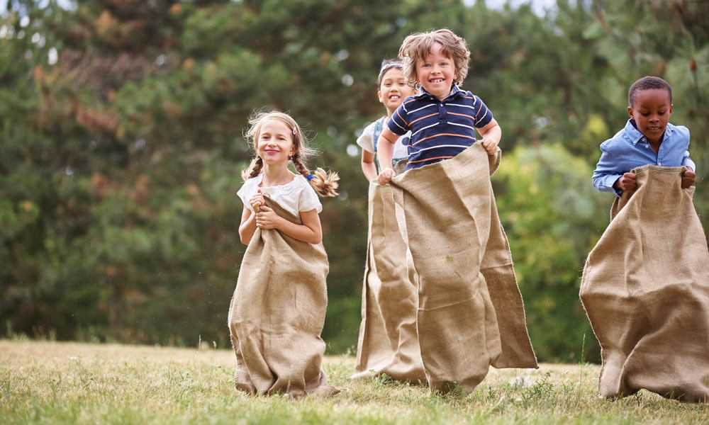 juegos para niños: carreras de sacos