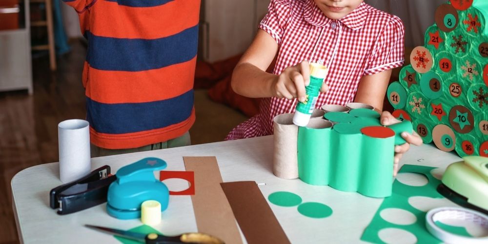 Calendario de adviento con rollos de papel