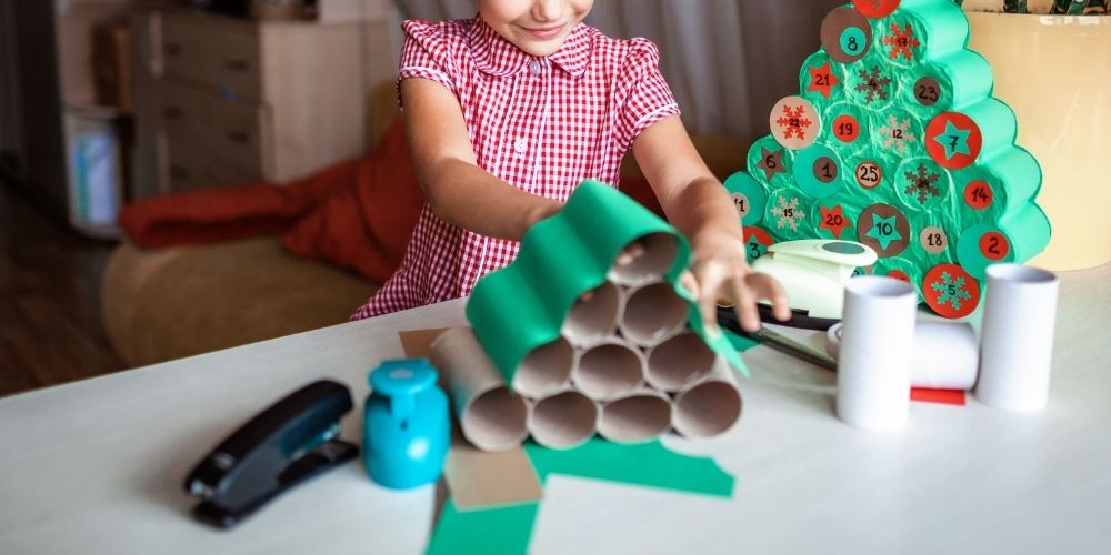 Calendario de adviento con rollos de papel