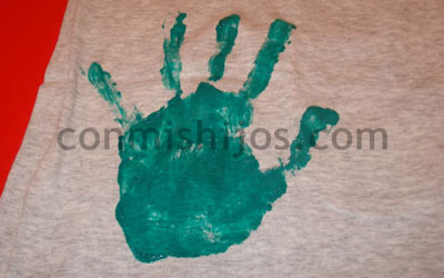 Manualidades infantiles. Camiseta pintada. Paso 2