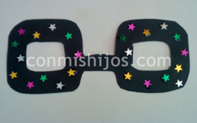 Manualidades infantiles. Gafas de payaso. Paso 2