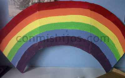 Manualidad disfraz arco iris. Paso 3